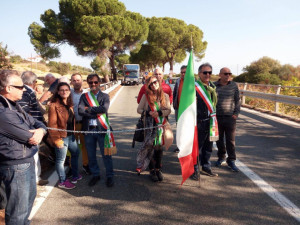 “L’Eclatante protesta” del primo cittadino di Amendolara ottiene la partecipazione di 20 persone (3)