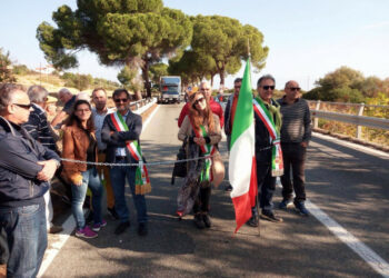 “L’Eclatante protesta” del primo cittadino di Amendolara ottiene la partecipazione di 20 persone