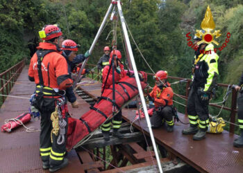Addestramento dei Vigili del Fuoco su un ponte dismesso delle Ferrovie Calabro Lucane