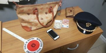 Donna chiede aiuto alla Polizia per rapina e stalking, Arrestato crotonese