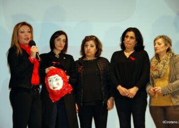 Il 25 novembre Cirò Marina si è vestita di Rosa e dedicato uno “Sportello Ascolto” a Antonella Lettieri
