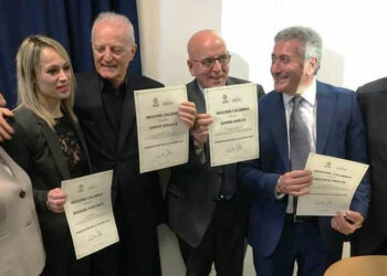 Il Presidente Oliverio ha premiato a Milano sei Ambasciatori della Calabria nel mondo