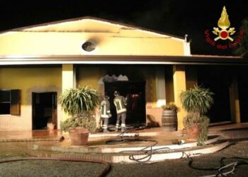 In fiamme l’agriturismo “L’Ovile” a Isola Capo Rizzuto