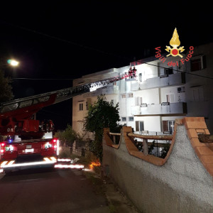 In fiamme un'abitazione in zona Santa Domenica a Catanzaro (1)