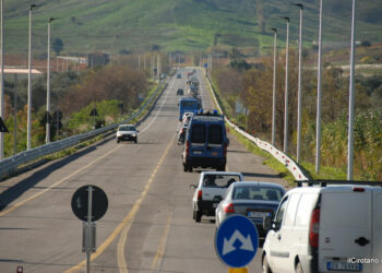 Manifestazione sulla SS106 del “Movimento VITA” guidata da Nando Amoruso verso Crotone