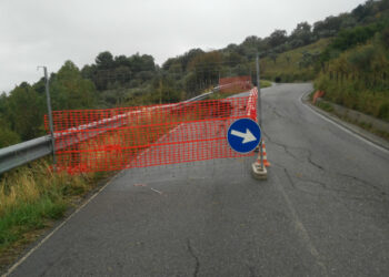 Crucoli, iniziati i lavori per la frana sulla SP1