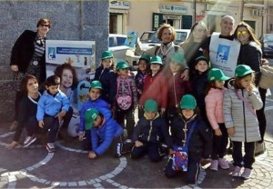 L’Airc in piazza Diaz a Cirò Marina con gli Scaut insieme ad altre 900 piazze in tutta Italia (1)