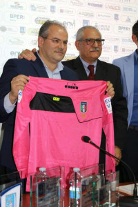 Una maglia speciale per il maestro Michele Affidato (1)