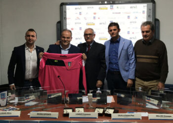 Una maglia speciale per il maestro Michele Affidato