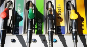 Benzina record: verso i 2 euro al litro