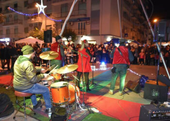 Ancora una grande partecipazione popolare per il “Natale è…insieme a Crotone” in via XXV Aprile