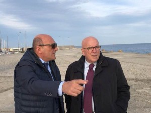 Cantiere Crotone, Oliverio visita il teatro e il porto