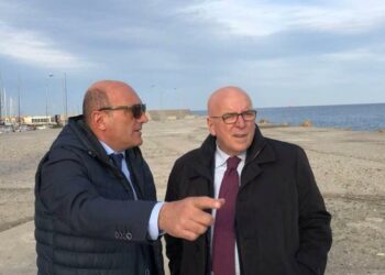 “Cantiere Crotone”, Oliverio visita il Teatro e il Porto