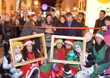 Crotone, in migliaia in Corso Vittorio Veneto per i “mercatini del Natale”