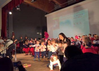 Grande successo per lo spettacolo “Christmas Jumper Day 2017” nel Teatro Alikia di Cirò Marina