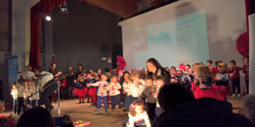 Grande successo per lo spettacolo “Christmas Jumper Day 2017” nel Teatro Alikia di Cirò Marina