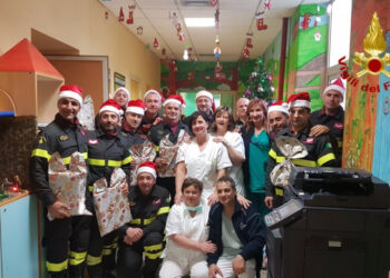 I Vigili del Fuoco “Babbo Natale” all’Ospedale dell’Annunziata di Cosenza