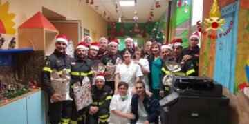 I Vigili del Fuoco “Babbo Natale” all’Ospedale dell’Annunziata di Cosenza