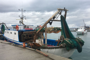 Incendio a bordo di un peschereccio nel porto di Corigliano calabro, ma è un’esercitazione (1)