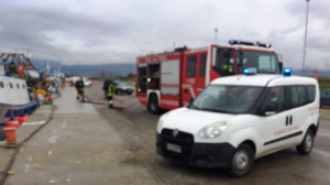 Incendio a bordo di un peschereccio nel porto di Corigliano calabro, ma è un’esercitazione (2)