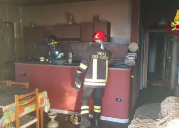 Incendio in appartamento sul lungomare di Isola Capo Rizzuto