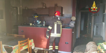 Incendio in appartamento sul lungomare di Isola Capo Rizzuto