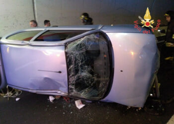 Incidente stradale sulla SS106 in galleria, feriti tre 20enni