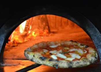 L’arte del pizzaiolo napoletano diventata patrimonio dell’Unesco