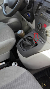 Nascondevano tremila euro falsi nell'auto, i Carabinieri arrestano due donne ed un uomo (2)