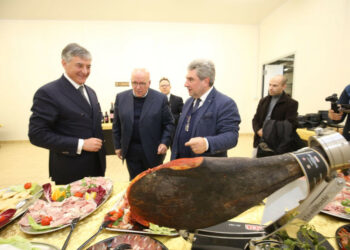 Oliverio ha inaugurato un nuovo stabilimento di salumi a San Demetrio Corone