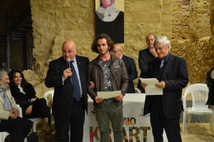 Premio KR ART a Le Castella, convegno TERINA Colonia di Crotone a Cirò Marina e Targa a Mons. Caiazzo (1)