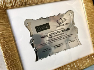 Premio KR ART a Le Castella, convegno TERINA Colonia di Crotone a Cirò Marina e Targa a Mons. Caiazzo (3)