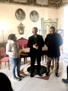 Premio KR ART a Le Castella, convegno TERINA Colonia di Crotone a Cirò Marina e Targa a Mons. Caiazzo (4)