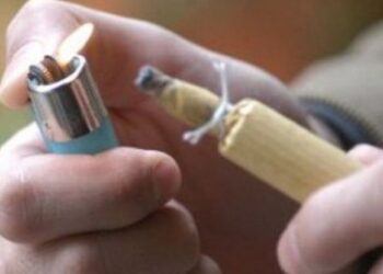 Esplode nella notte una bomba carta a Crotone, danneggiata autovettura