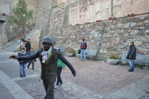 “Convivio di Natale“ a Umbriatico insieme a 15 immigrati dello Sprar di Roccabernarda (5)