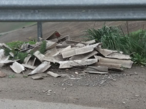 Cirò, rinvenuta Discarica abusiva di eternit, plastica, elettrodomestici, rifiuti urbani, e tanto vetro (1)