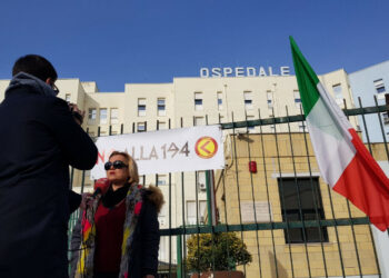 Concluso con successo il presidio di Azione Identitaria davanti all’Ospedale di Crotone, per dire NO alla 194