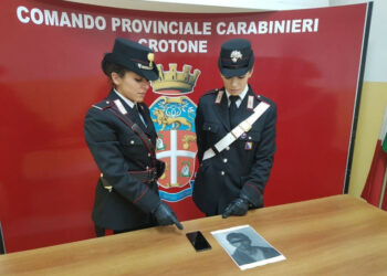 Crotone: Rapina il cellulare ad un passante mentre camminava lungo viale stazione, arrestato extracomunitario