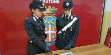 Crotone: Rapina il cellulare ad un passante mentre camminava lungo viale stazione, arrestato extracomunitario