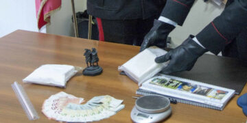 Due arresti a Petilia Policastro, nascondevano in auto oltre un Kg di cocaina