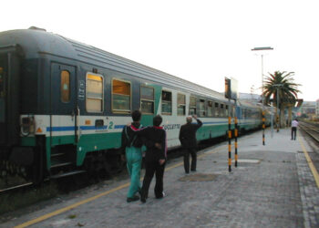 Il dramma dell’emigrazione calabrese: nulla è cambiato, tranne i mezzi di trasporto