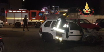 In fiamme due auto nella notte, non si esclude la matrice dolosa