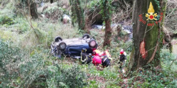 Incidente stradale sulla SP80 nel comune di Feroleto, auto finisce in una scarpata