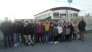 Protesta davanti la Piscina di Cirò Marina nuotatori, atleti agonisti e genitori chiedono la riapertura