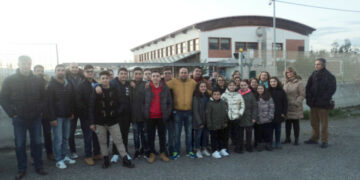 Protesta davanti la Piscina di Cirò Marina: nuotatori, atleti agonisti e genitori chiedono la riapertura