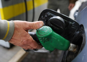 Scandalo gasolio non (correttamente) raffinato distribuito dalle pompe dei distributori