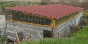 Sequestrato capannone rurale abusivo a Strongoli, denunciato 43 enne