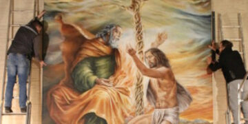 Vittorio Sgarbi inaugura “La Santissima Trinità”, la maestosa tela di Francesca de Bartolo, in arte Mistral