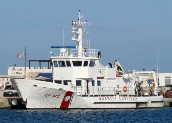 Sbarchi a Crotone, salvati 264 migranti dalla Guardia Costiera