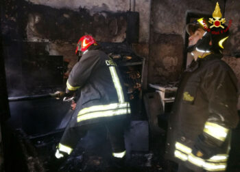 Abitazione in fiamme a Chiaravalle, anziana muore carbonizzata